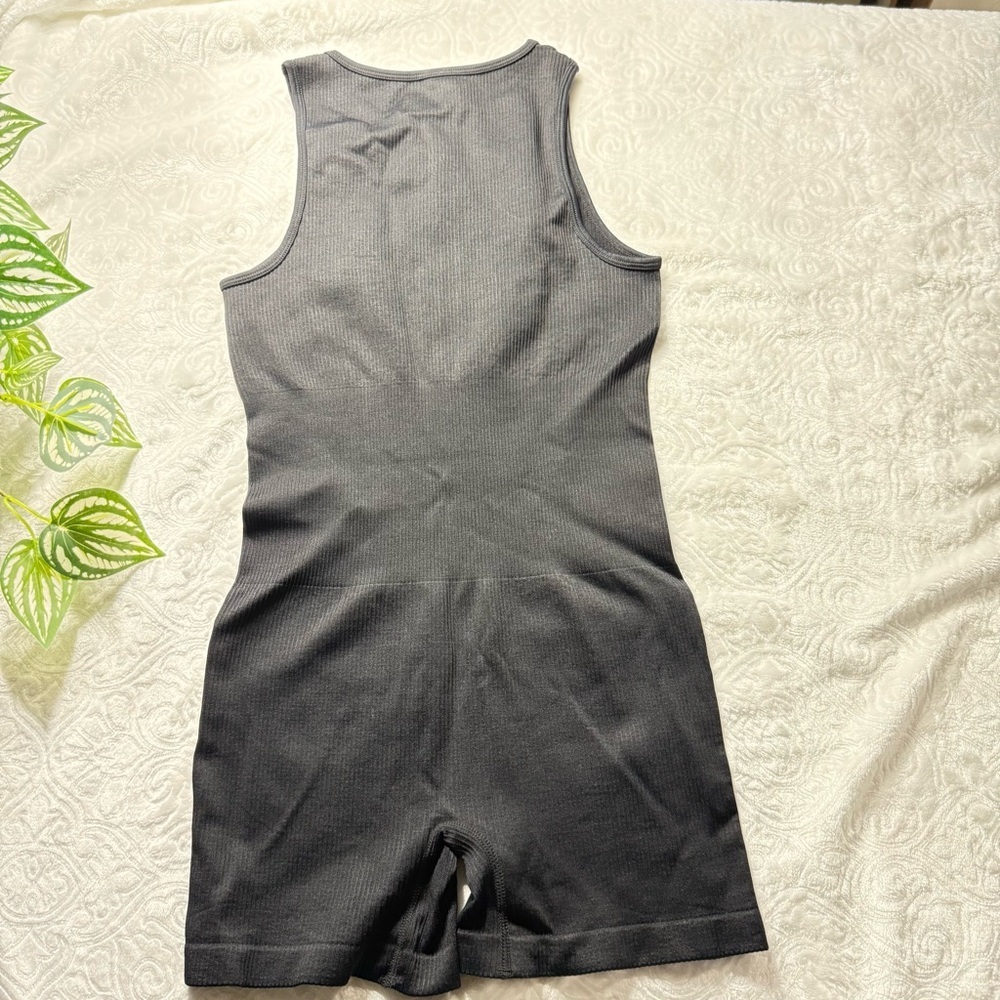 OQQ Black Ribbed Zip Front Sleeveless Romper Bodysuit Size M - Picture 3 of 8